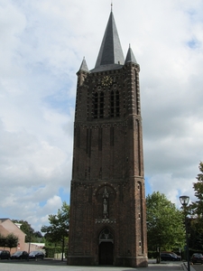 De kerktoren met beiaard