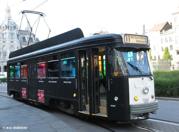 7042 'RAY-BAN' KON. ASTRIDPLEIN 20130816_6 lijn 11