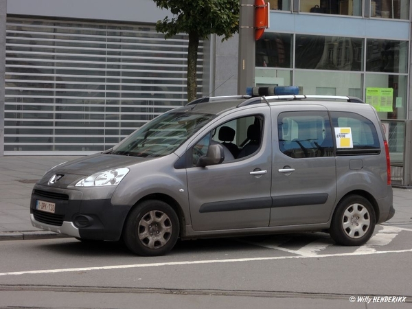 DIENSTVOERTUIG KON.ASTRIDPLEIN 20130912