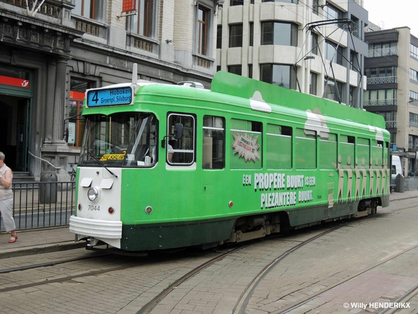 7044 'EEN PROPERE BUURT IS EEN PLEZANTERE BUURT' GROENPLAATS 2014