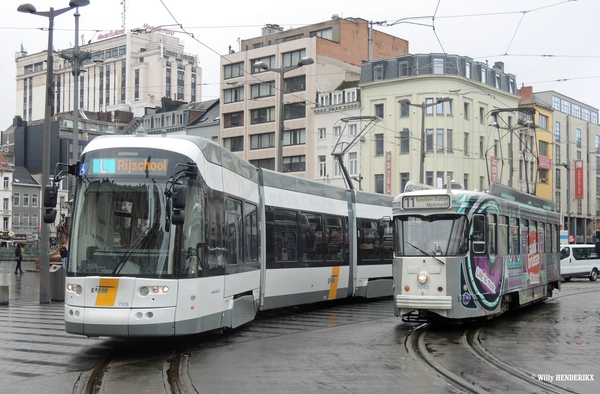 7318 'L-RIJSCHOOL' & 7043 lijn11 'STUDIO BRUSSEL'  KONINGIN ASTRI