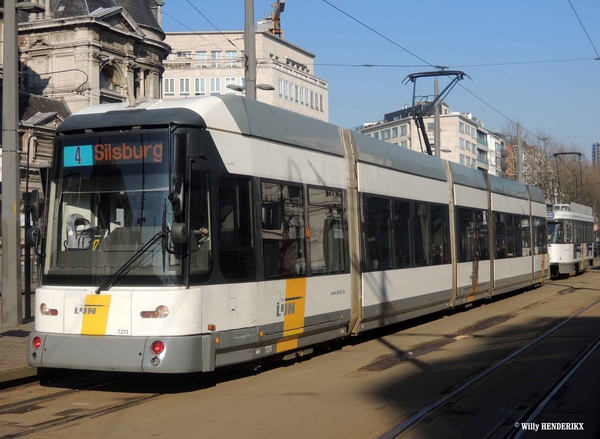 7211 lijn4 & 7118 lijn7 Halte NATIONALE BANK 20160217 (2)