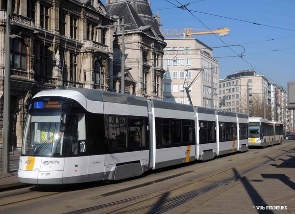 7322 'L-Rijschool'   & 5527 lijn500 Halte NATIONALE BANK 20160217