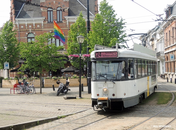 7107-7088 lijn24 DRAAKPLAATS 20160521 (2) 15u55