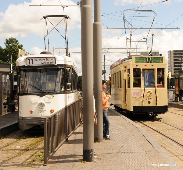 9994 & 7007 lijn 11 Halte STATION BERCHEM 20160703 (1)