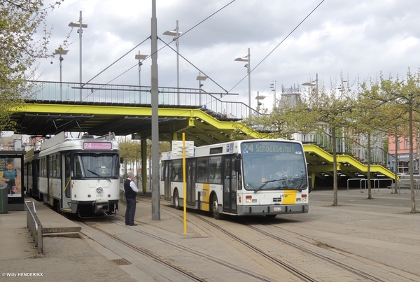 7085-70xx lijn24 & 4122 'PENDEL' lijn24 BOLIVARPLAATS 20170415 14