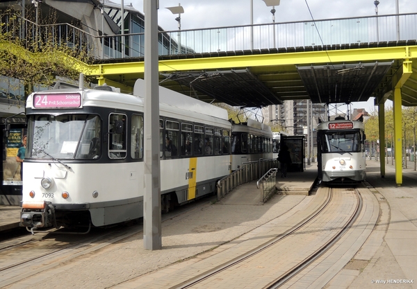 7093-7080 lijn24 & 7056 lijn12 BOLIVARPLAATS 20170415 14u40_1