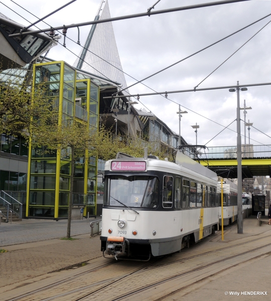 7093-7080 lijn24 BOLIVARPLAATS 20170415 14u40_2A