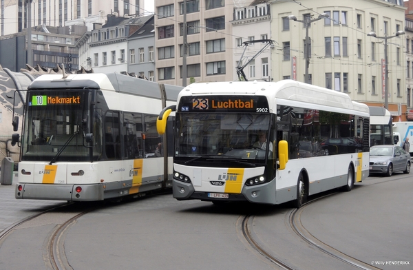 7263 lijn10 & 5902 lijn23 KONINGIN ASTRIDPLEIN 20170412 13u19