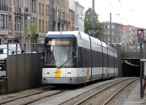 7240 lijn10 uitrit PRE-METRO nabij halte MUGGENBERG 20170418 12u5