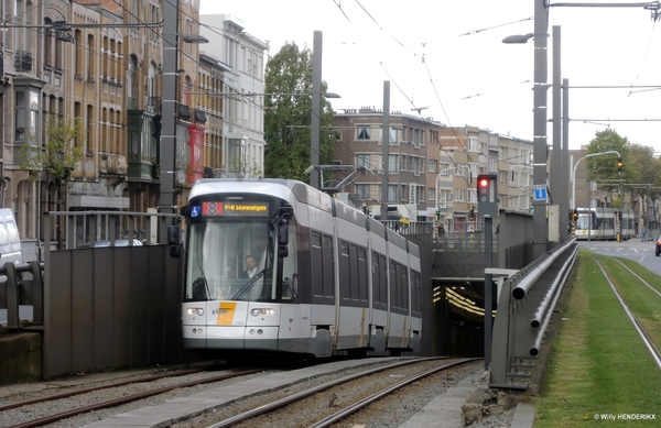 7326 lijn8 uitrit PRE-METRO nabij halte MUGGENBERG 20170418 12u54