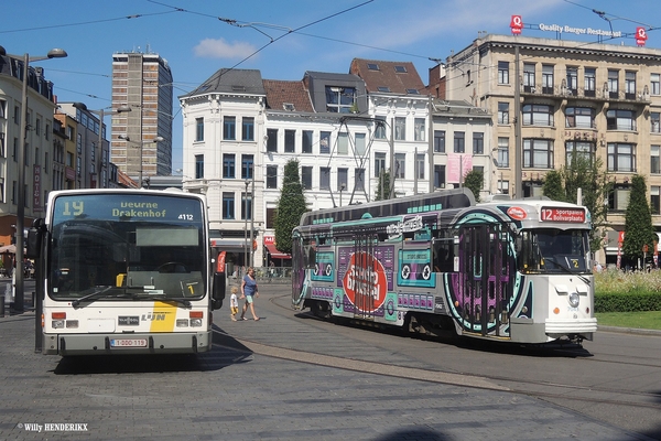 4112 lijn19 & 7043 'STUDIO BRUSSEL' KONINGIN ASTRIDPLEIN 20160718