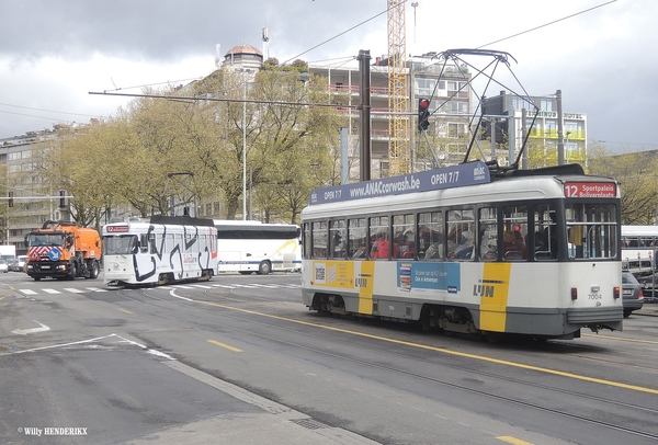 7044 lijn12 'JULIA JUNE' & 7004 lijn12 FRANKRIJKLEI 20160426