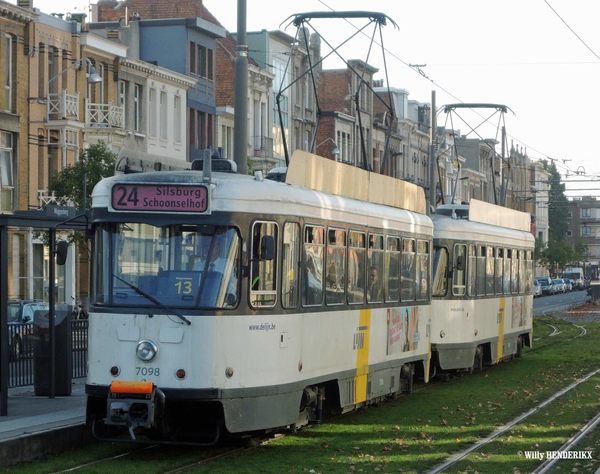 7098-7099 lijn 24 Halte 'MUGGENBERG' 20151026_1