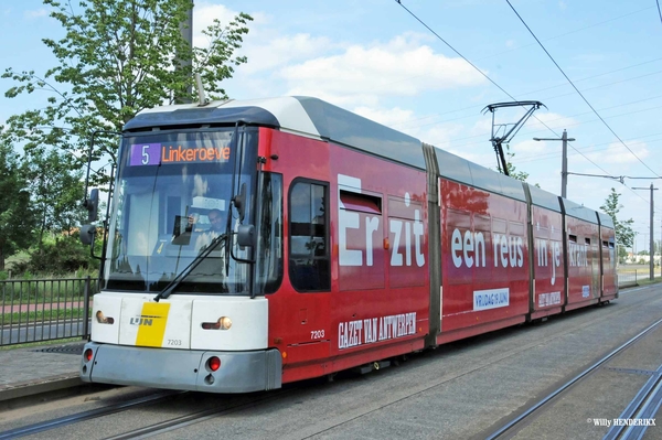 7203 lijn 5 'Er zit een reus in je krant' halte ERTBRUGGE  201506