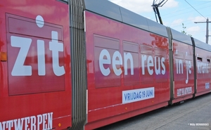 7203 lijn 5 'Er zit een reus in je krant' halte ERTBRUGGE  201506