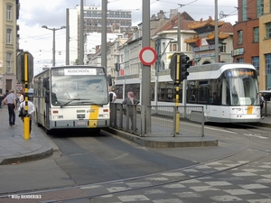 7877 'RIJSCHOOL' & 7322 lijn10 Halte ASTRIDPLEIN 20160712 11u21