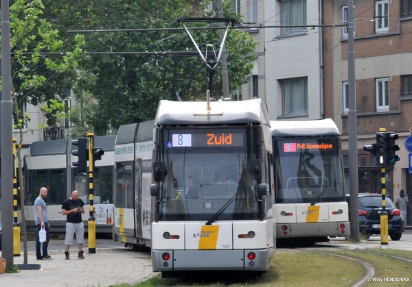 7237 & 7268 lijn8 Halte MUGGENBERG 20170603