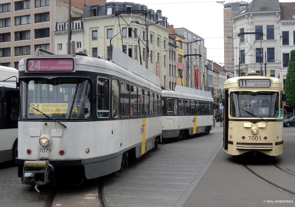 7001 lijn11 & 7079-7160 lijn24 pendel KONINGIN ASTRIDPLEIN 201705