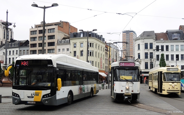 5904 lijn23 & 7079-7160 lijn24 pendel & 7001 lijn11 KONINGIN ASTR