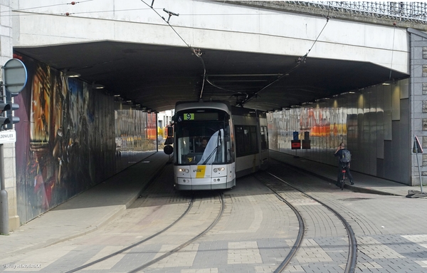 7339 lijn9 onder spoorwegbrug tijdens versporing GULDENVLEISSTRAA