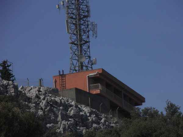 radar op berg juist boven ons