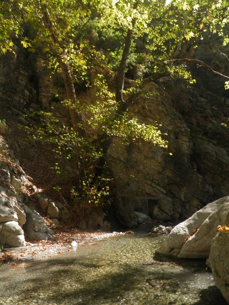 wandeling in Yuvarlakayi (door kloof waardoor rivier stroomt)