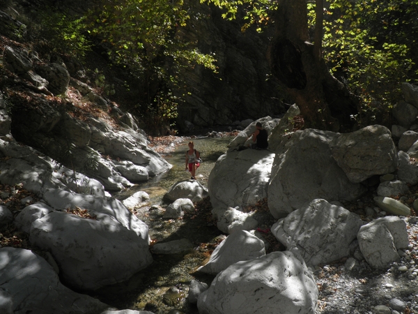 wandeling in Yuvarlakayi (door kloof waardoor rivier stroomt)