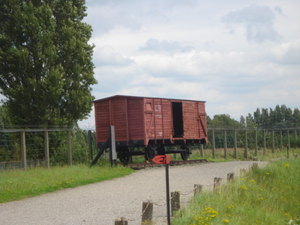 beestenwagon waarin mensen werden vervoerd.