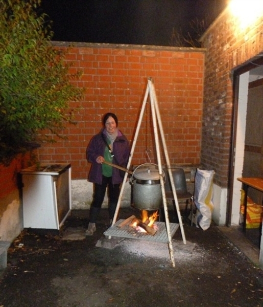 050-Efkes in de heksensoep roeren....