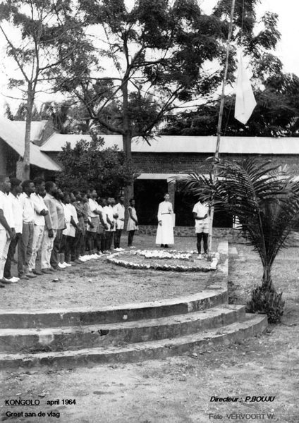 CITE KONGOLO.  A L'ECOLE.