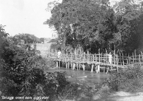 PONT sur petite RIVIERE SECONDAIRE