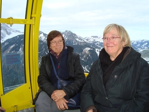 Isa en Mie in de liftkabine