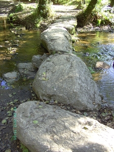 ZEER SMAL STENEN BRUGGETJE