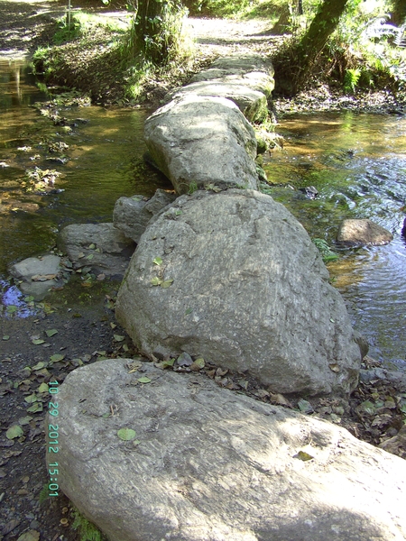 ZEER SMAL STENEN BRUGGETJE