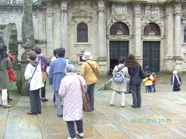 HET DEURKE IS OPEN, DE POORT NIET !