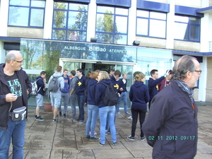 NOG EVEN WACHTEN OP DE ANDEREN