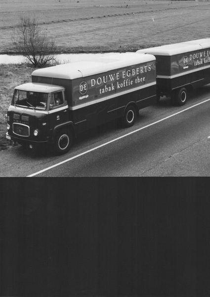 douwe egberts vrachtt auto 012