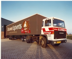douwe egberts vrachtt auto 019