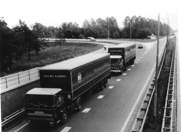 douwe egberts vrachtt auto 021