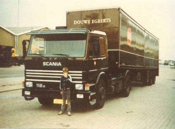 douwe egberts vrachtt auto 025