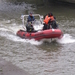 02) Piet op de motorboot vr de aankomst Sinterkl.