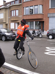 05) Deze Piet rijdt op 1 fietswiel