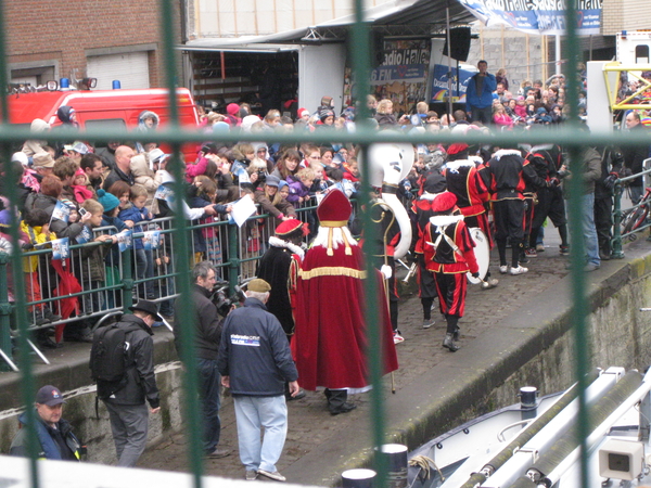 15) De kindjes zijn luid aan het zingen