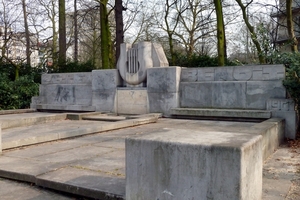 Monument Peter Benoir (Harmonie)A