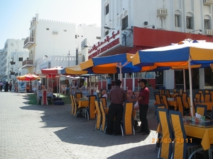 32. Terrasje bij de soek van Muscat IMGP1704