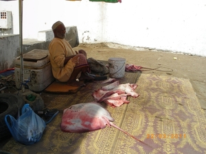 3. Vismarkt op het strand in Seeb. IMGP1736