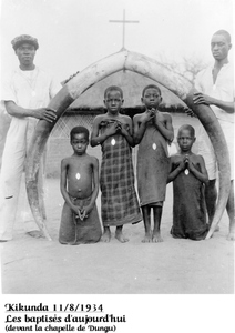 KIKUNDA 1934 BAPTISES  chapelle de Dungu