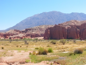 IMGP1990 Baan van Cafayate naar Salta met prachtige rotsformaties