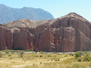 IMGP1991Baan van Cafayate naar Salta met prachtige rotsformaties 